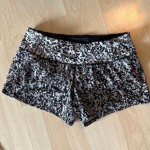 Lululemon run shorts size 6 black and white print